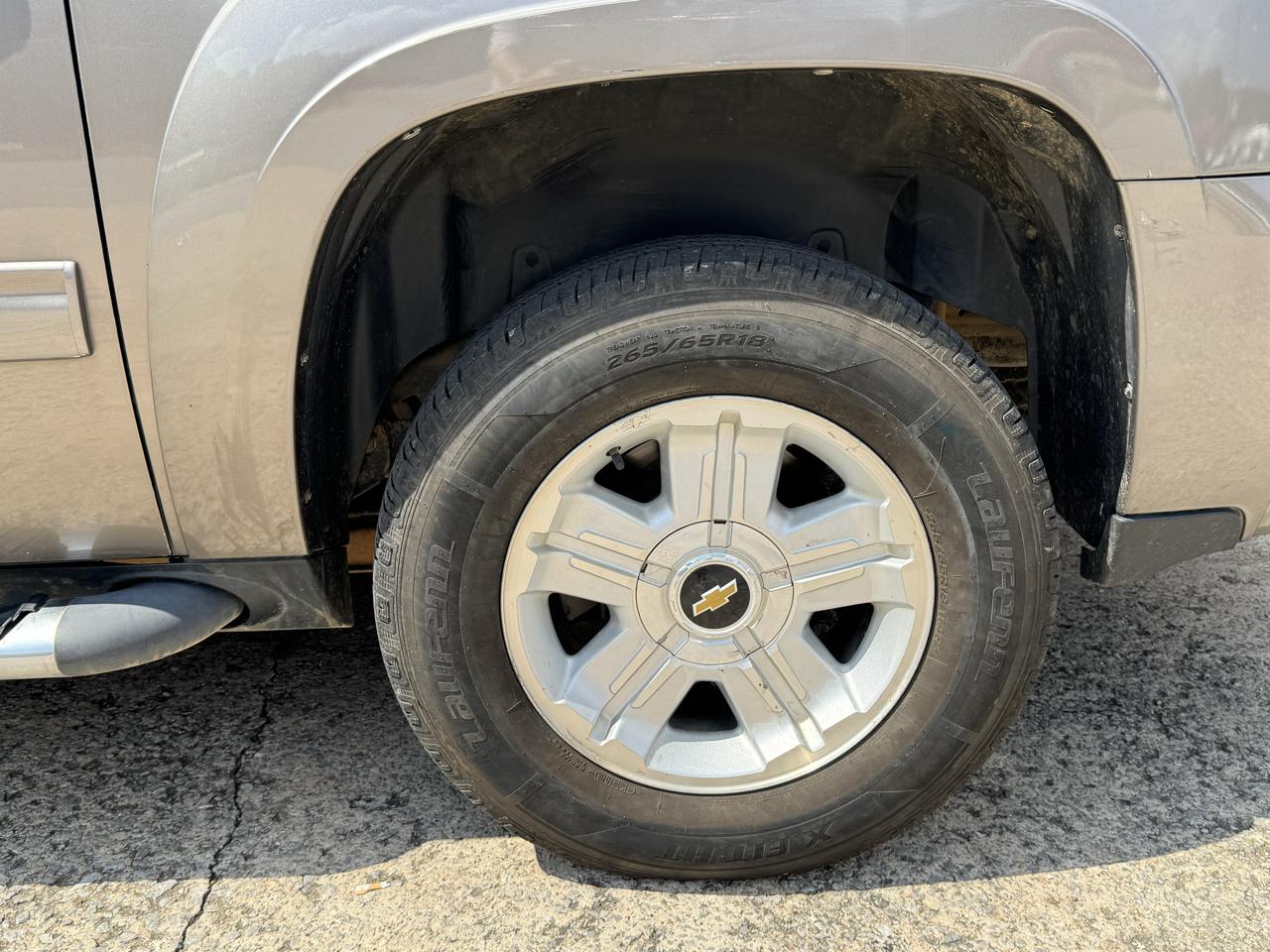 Chevrolet Suburban LT 1500 4WD 2011