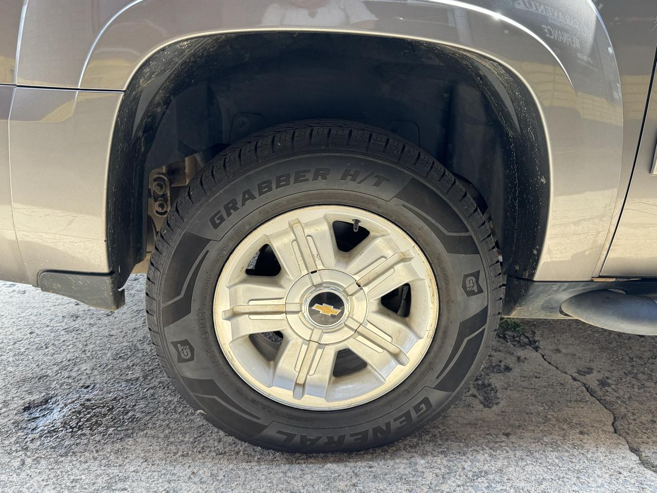 Chevrolet Suburban LT 1500 4WD 2011