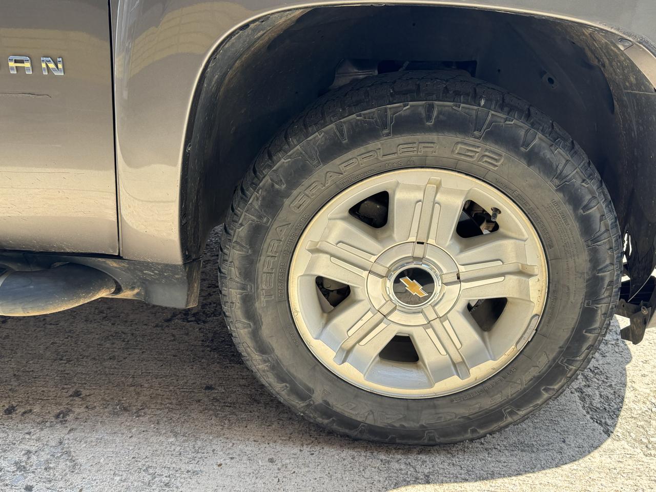 Chevrolet Suburban LT 1500 4WD 2011