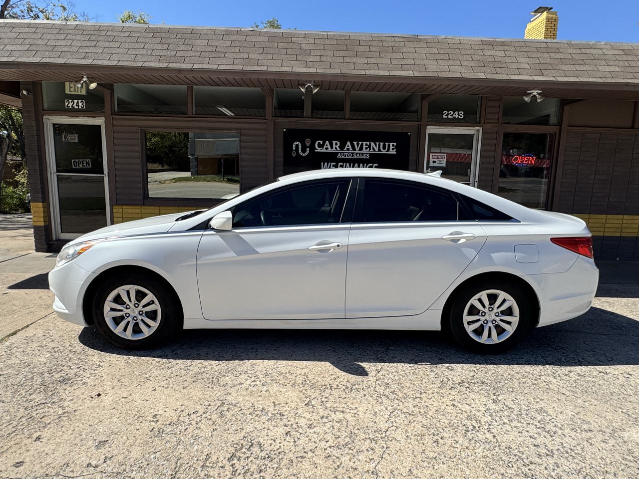 Hyundai Sonata photo 4