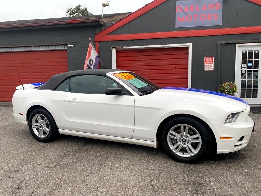 Ford Mustang 2dr Conv Deluxe 2013