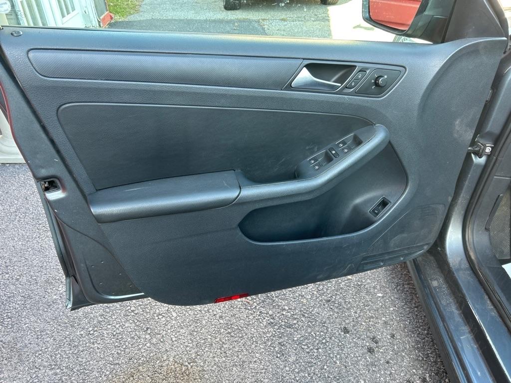 Volkswagen Jetta  2012