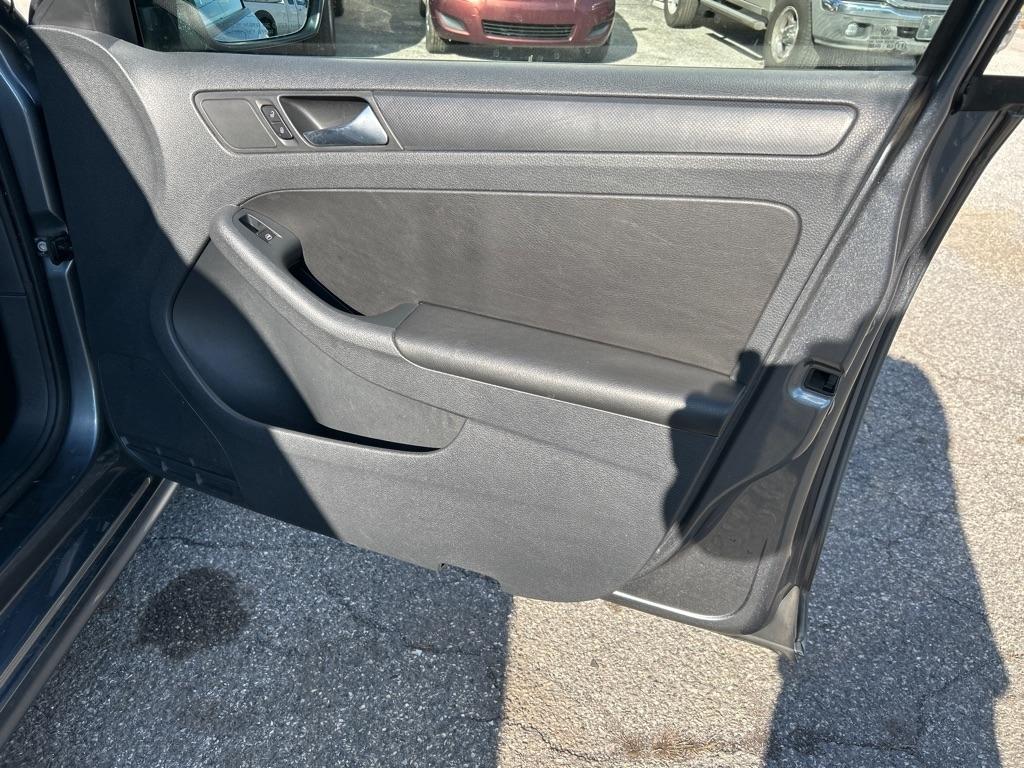 Volkswagen Jetta  2012