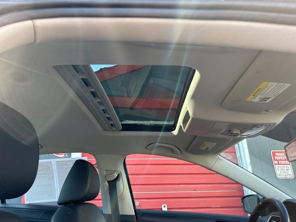 Volkswagen Jetta  2012