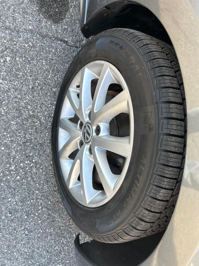 Volkswagen Jetta  2012