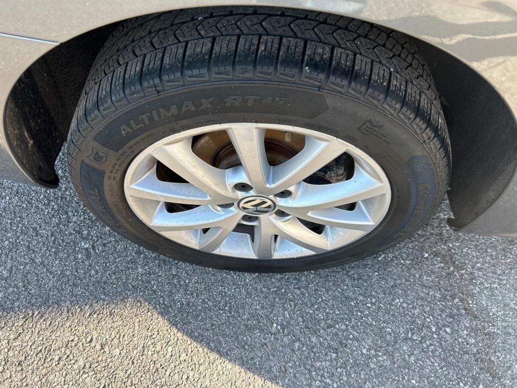 Volkswagen Jetta  2012