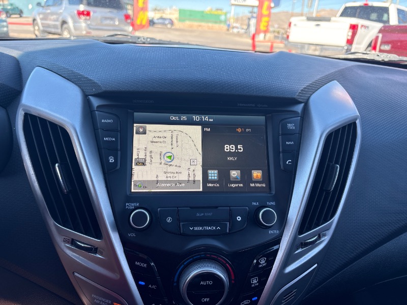 Hyundai Veloster Base 6MT 2016 Hyundai Veloster Base 6MT 2016
