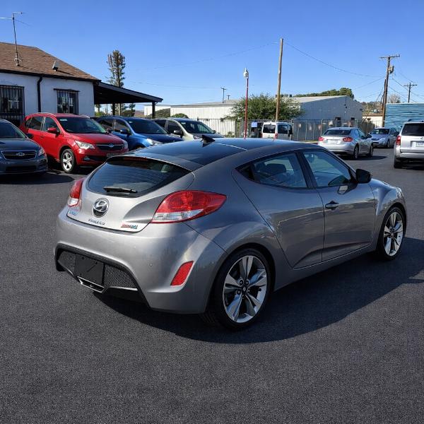 Hyundai Veloster Base 6MT 2016