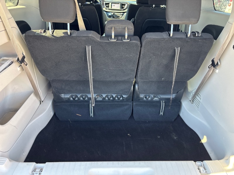 2023 Chrysler Voyager LX photo 3