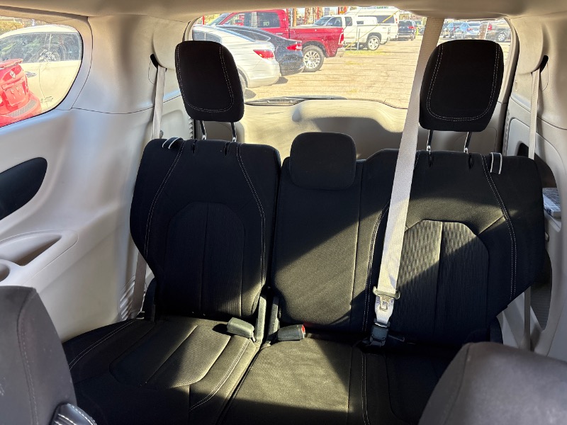 2023 Chrysler Voyager LX photo 4