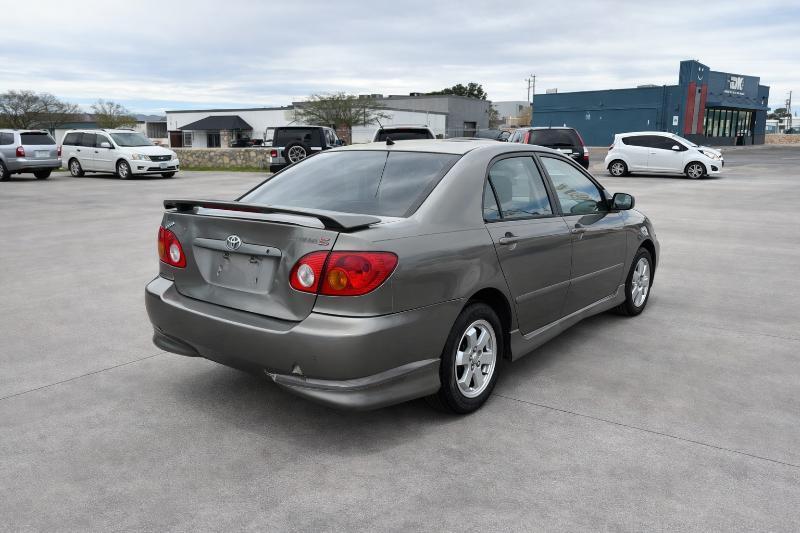 Toyota Corolla LE 2004