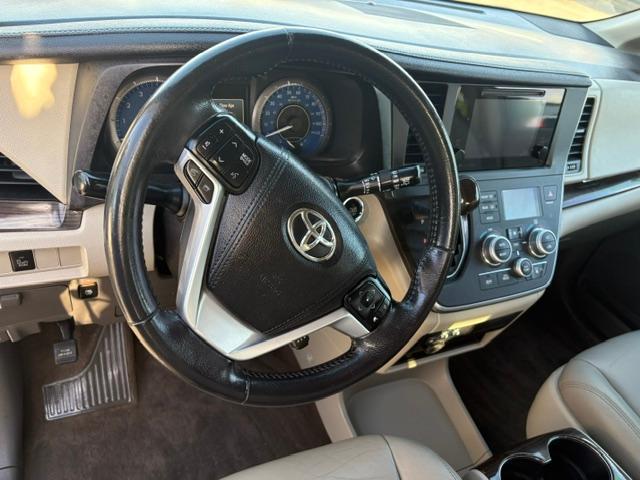 Toyota Sienna XLE FWD 8-Passenger V6 2016