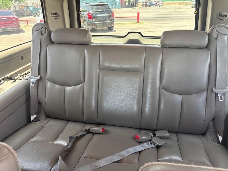 Chevrolet Suburban 1500 4WD 2005