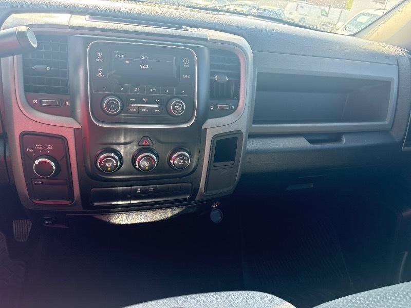 RAM 1500 Tradesman Crew Cab SWB 4WD 2015