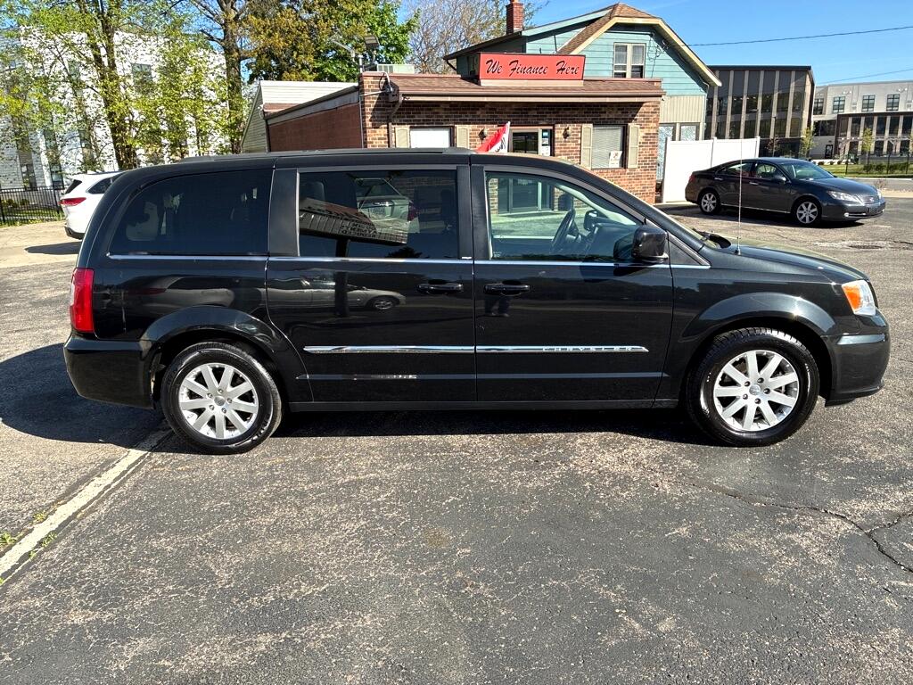 Image 4 of 2014 Chrysler Town & Country TOURING