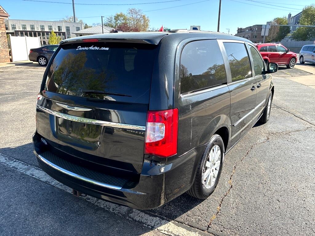 Image 5 of 2014 Chrysler Town & Country TOURING