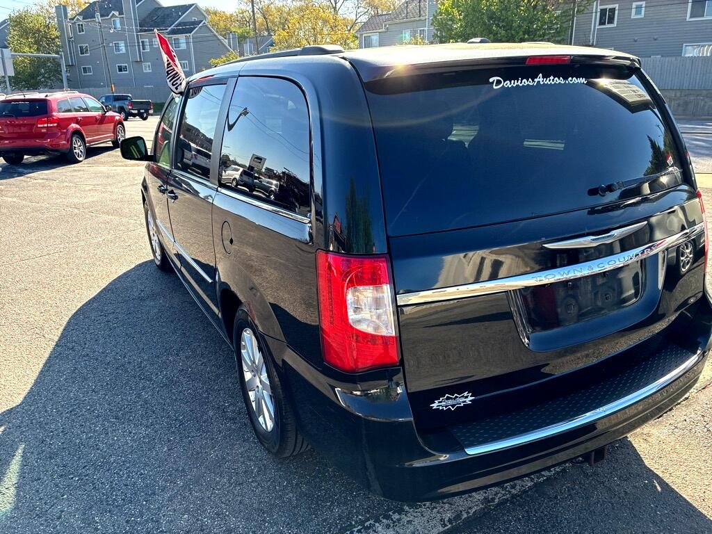 Image 7 of 2014 Chrysler Town & Country TOURING