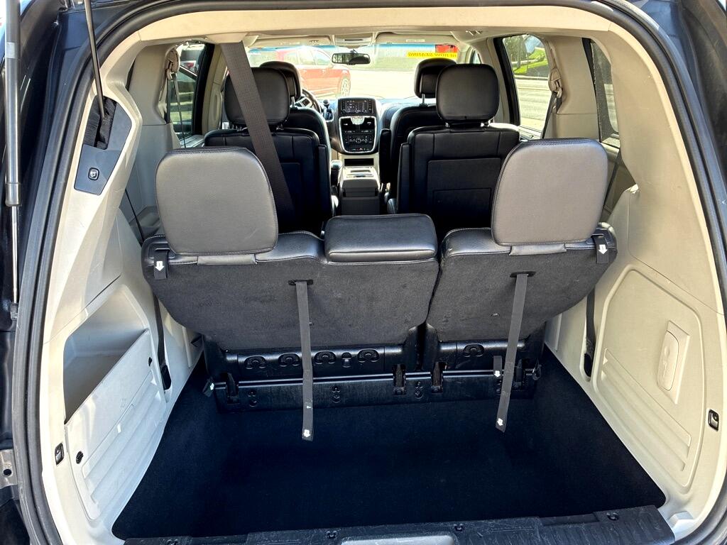 Image 10 of 2014 Chrysler Town & Country TOURING