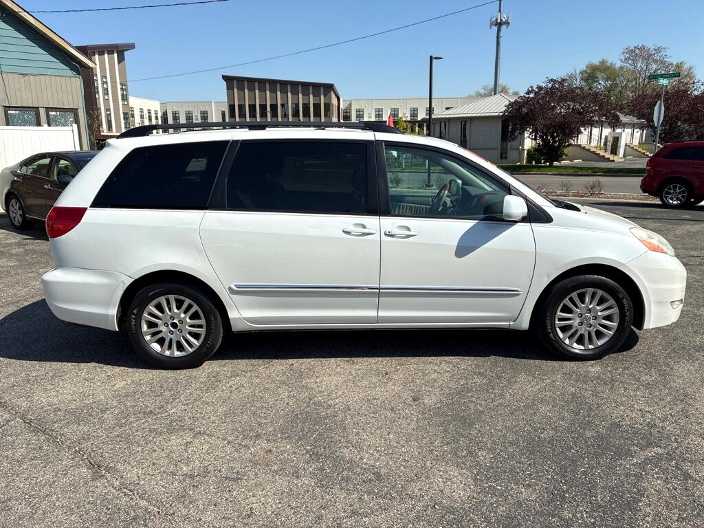 Image 4 of 2009 Toyota Sienna XLE