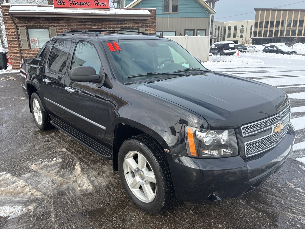 2011 Chevrolet Avalanche LTZ's photo