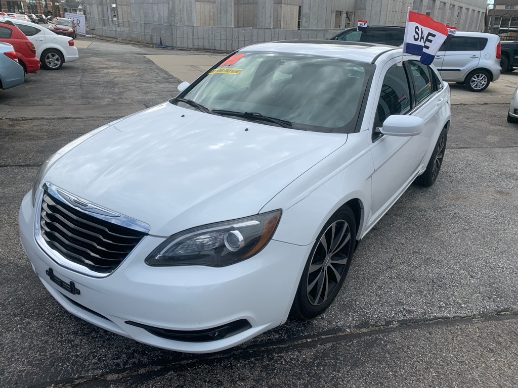 2013 Chrysler 200 Limited's photo
