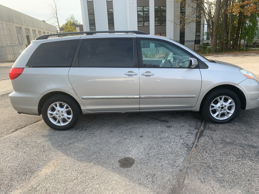 Toyota Sienna  2006