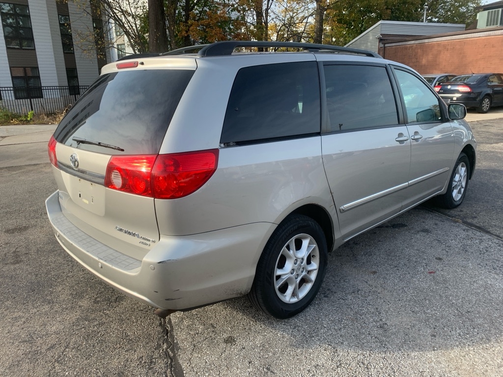 Toyota Sienna  2006