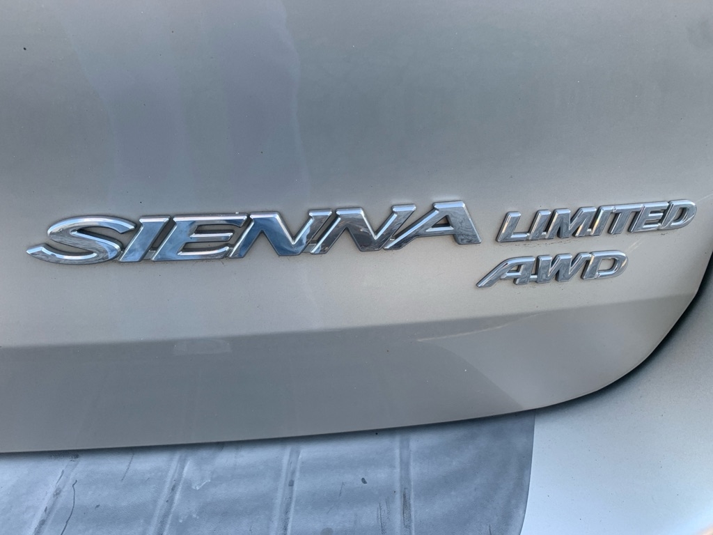 Toyota Sienna  2006