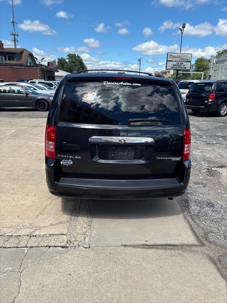 2010 Chrysler Town & Country TOURING