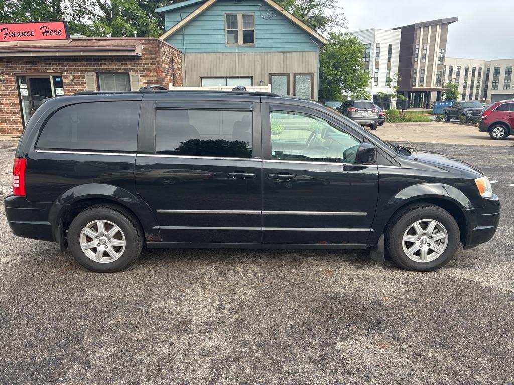 Chrysler Town & Country  2010