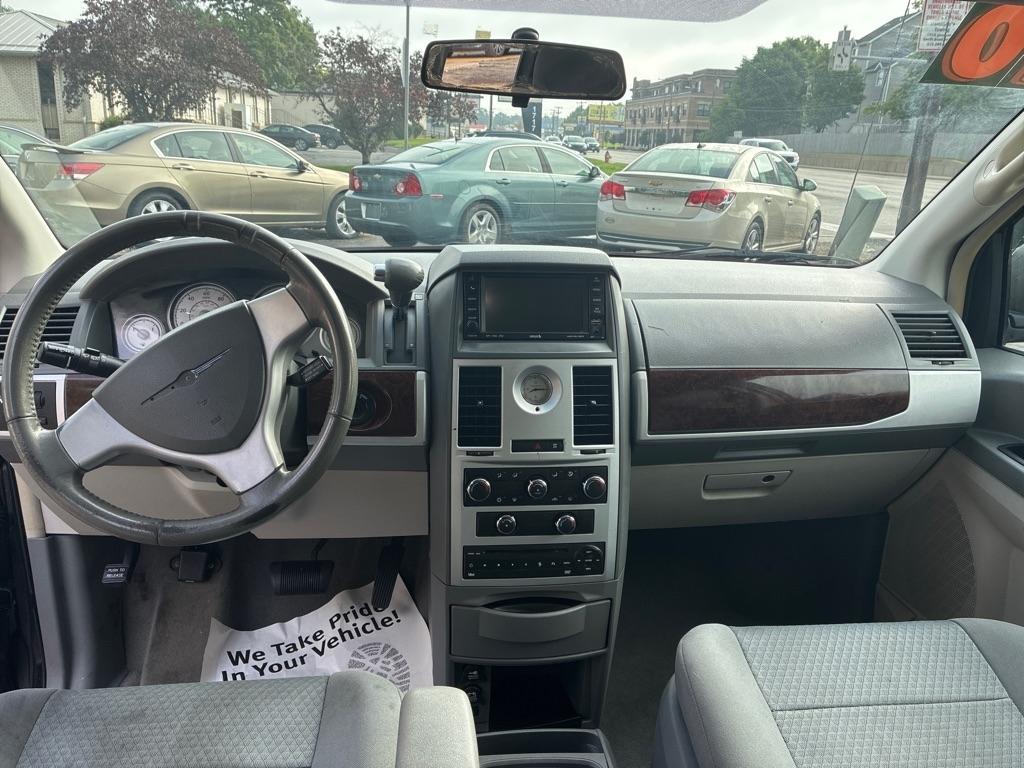 Chrysler Town & Country  2010