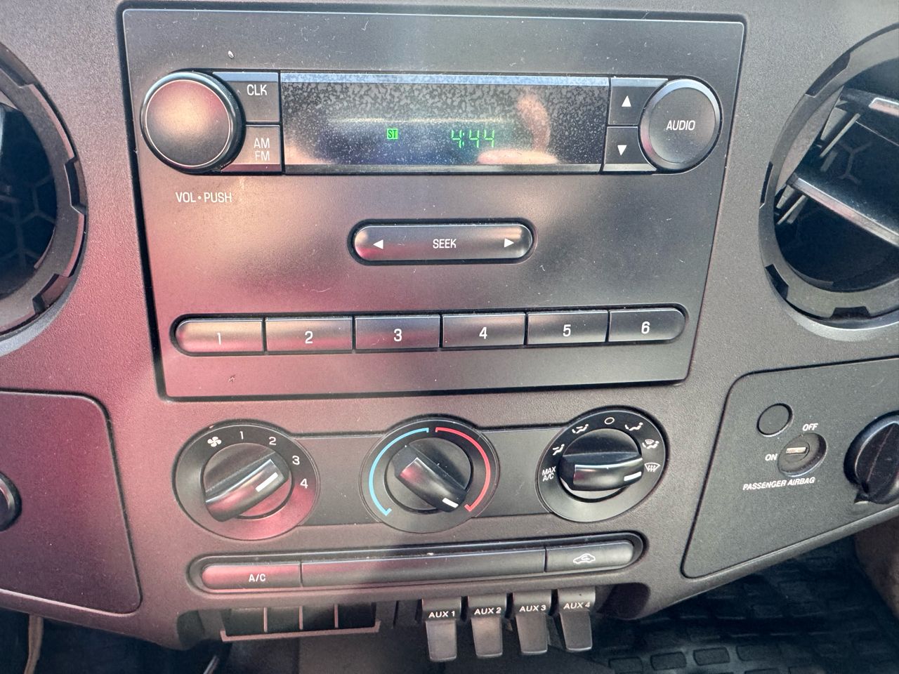 Ford Super Duty F-550 DRW 4WD Reg Cab 141" WB 60" CA XL 2009