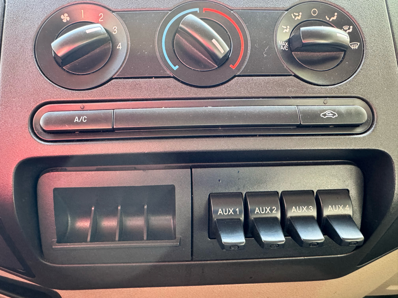 Ford Super Duty F-550 DRW 4WD Reg Cab 141" WB 60" CA XL 2009