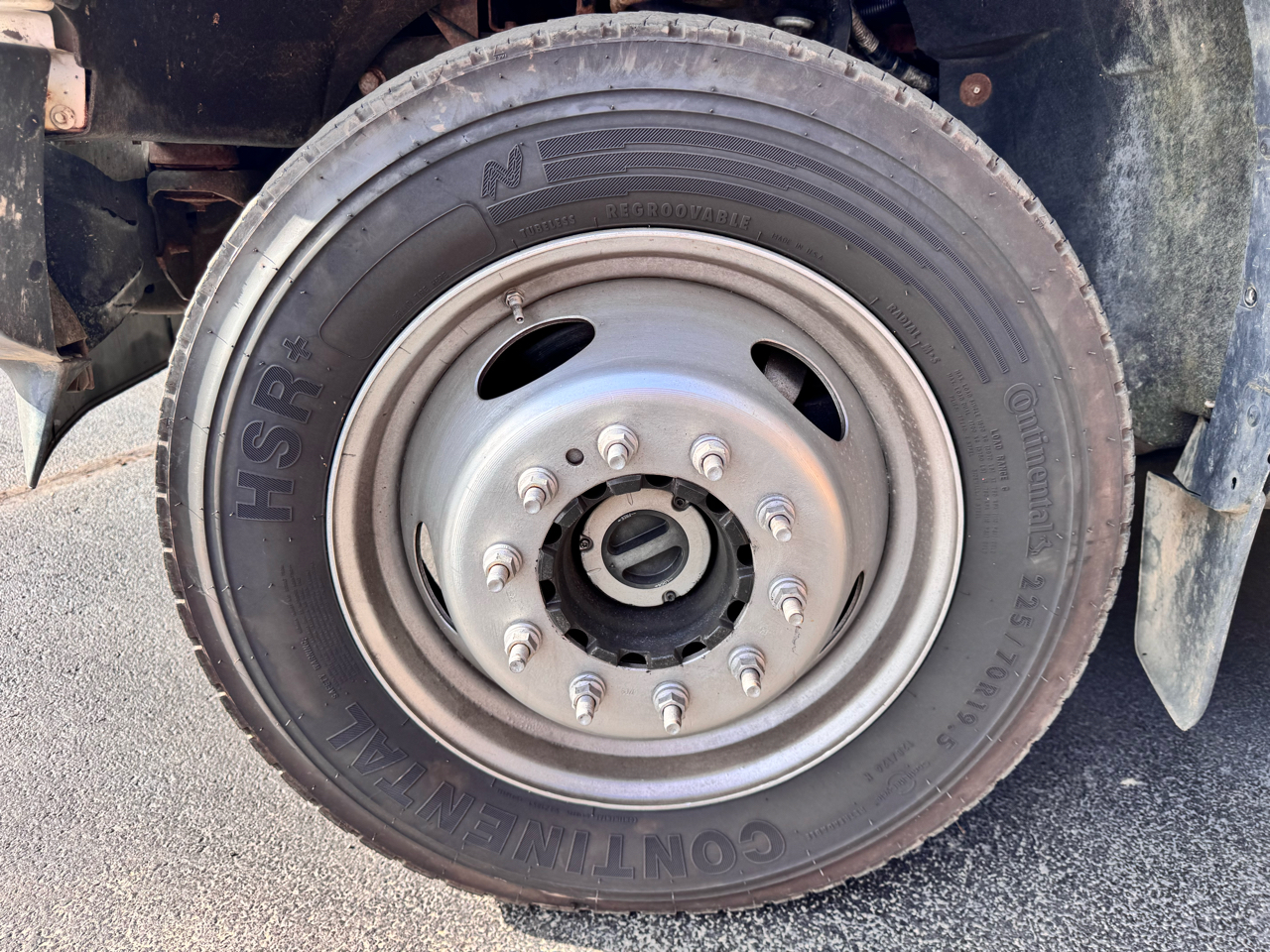 Ford Super Duty F-550 DRW 4WD Reg Cab 141" WB 60" CA XL 2009