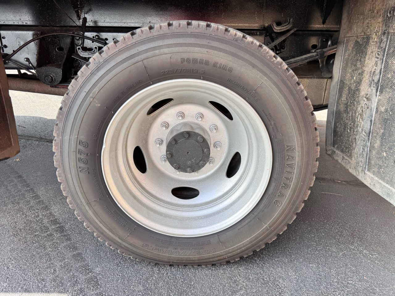 Ford Super Duty F-550 DRW 4WD Reg Cab 141" WB 60" CA XL 2009