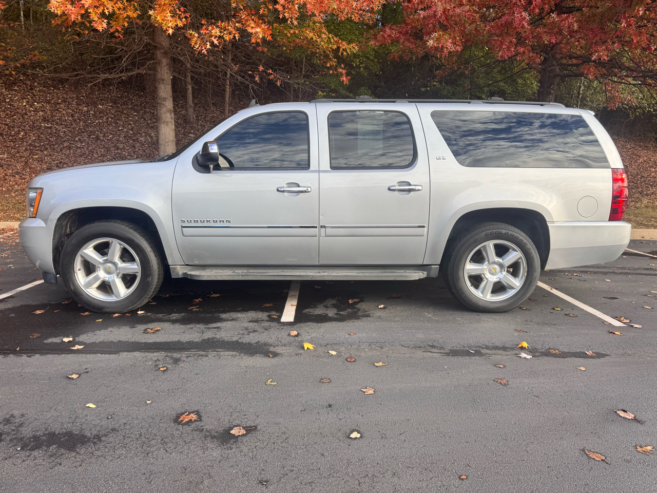 Chevrolet Suburban 4WD 4dr 1500 LTZ 2013 Chevrolet Suburban 4WD 4dr 1500 LTZ 2013