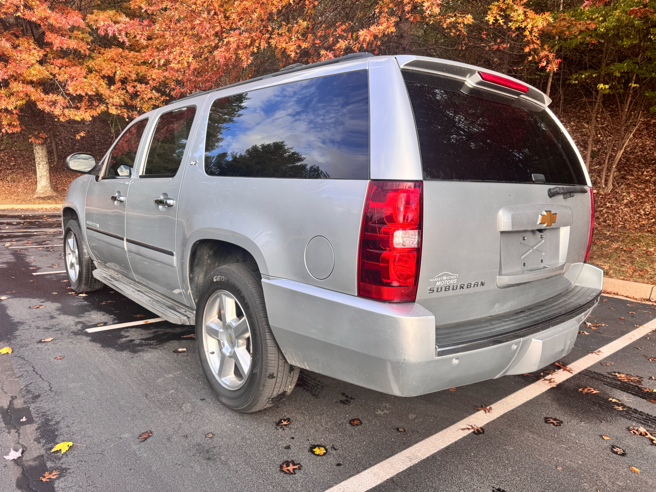 Chevrolet Suburban 4WD 4dr 1500 LTZ 2013 Chevrolet Suburban 4WD 4dr 1500 LTZ 2013