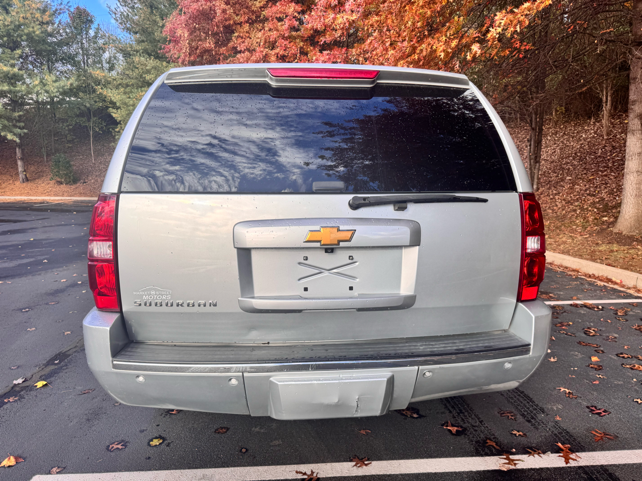 Chevrolet Suburban 4WD 4dr 1500 LTZ 2013 Chevrolet Suburban 4WD 4dr 1500 LTZ 2013