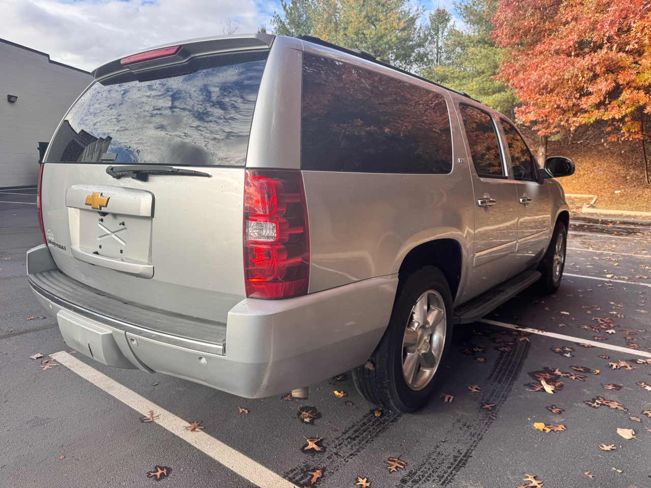 Chevrolet Suburban 4WD 4dr 1500 LTZ 2013 Chevrolet Suburban 4WD 4dr 1500 LTZ 2013