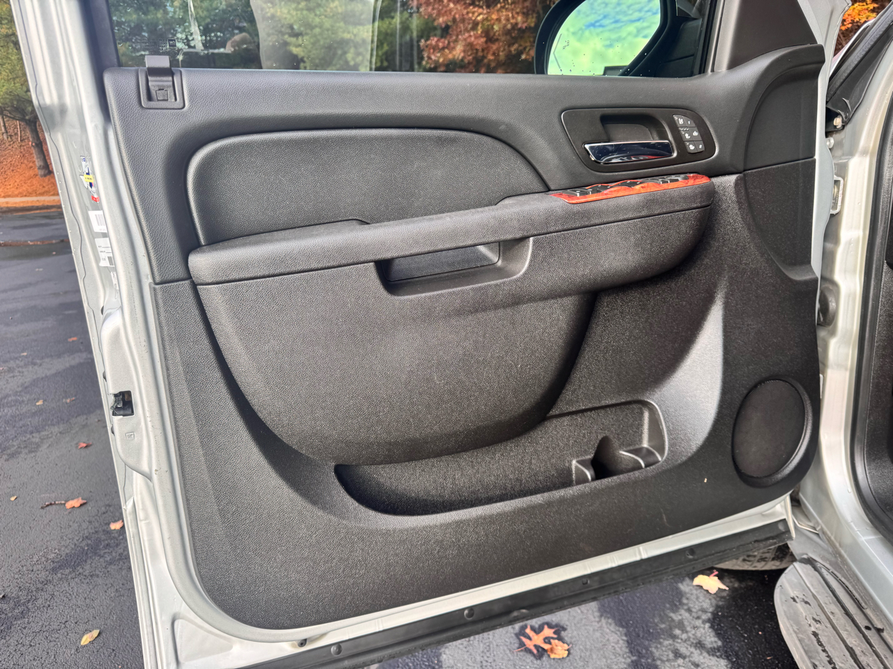 Chevrolet Suburban 4WD 4dr 1500 LTZ 2013 Chevrolet Suburban 4WD 4dr 1500 LTZ 2013