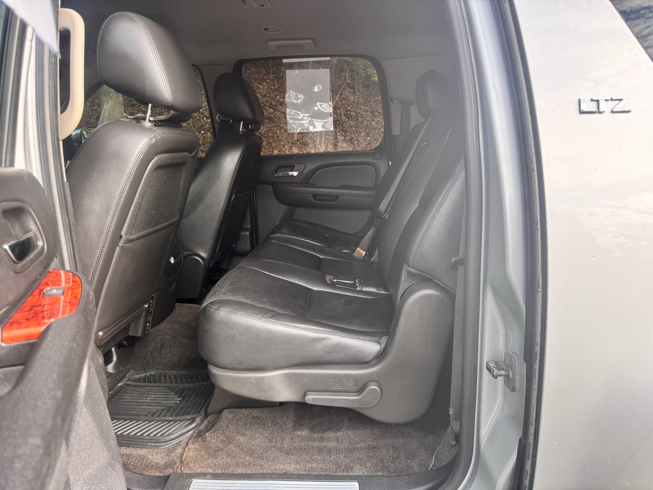 Chevrolet Suburban 4WD 4dr 1500 LTZ 2013 Chevrolet Suburban 4WD 4dr 1500 LTZ 2013