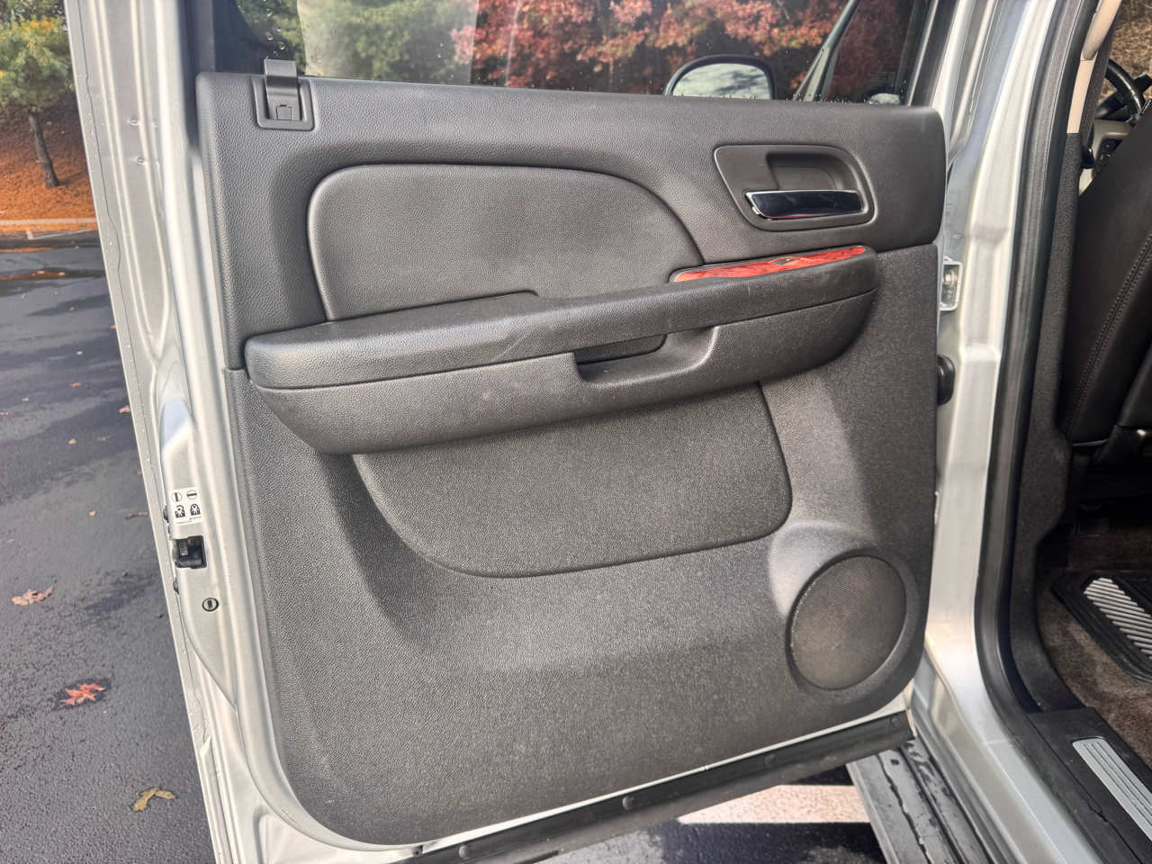 Chevrolet Suburban 4WD 4dr 1500 LTZ 2013 Chevrolet Suburban 4WD 4dr 1500 LTZ 2013