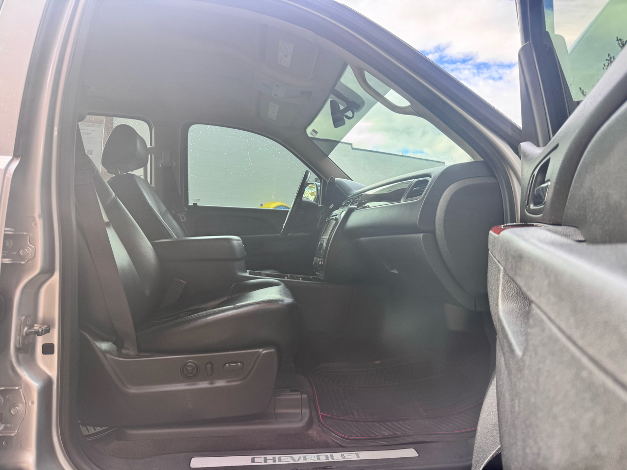 Chevrolet Suburban 4WD 4dr 1500 LTZ 2013 Chevrolet Suburban 4WD 4dr 1500 LTZ 2013