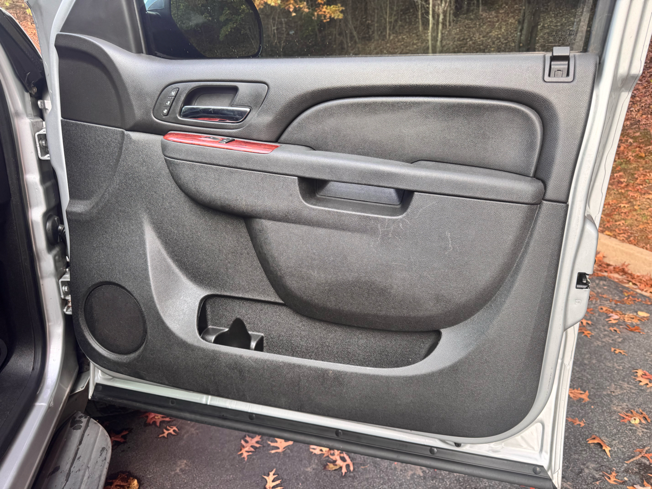 Chevrolet Suburban 4WD 4dr 1500 LTZ 2013 Chevrolet Suburban 4WD 4dr 1500 LTZ 2013