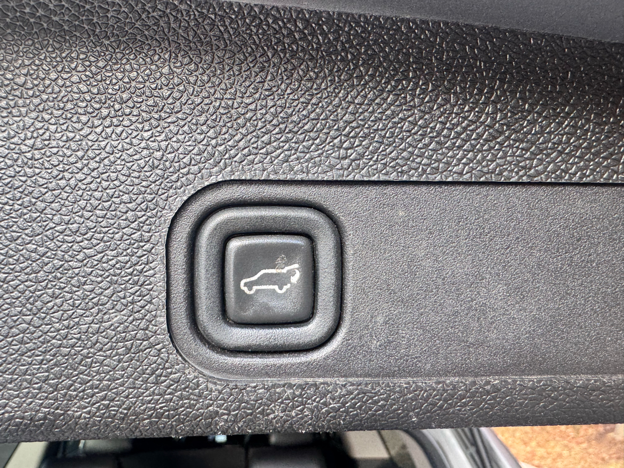 Chevrolet Suburban 4WD 4dr 1500 LTZ 2013 Chevrolet Suburban 4WD 4dr 1500 LTZ 2013