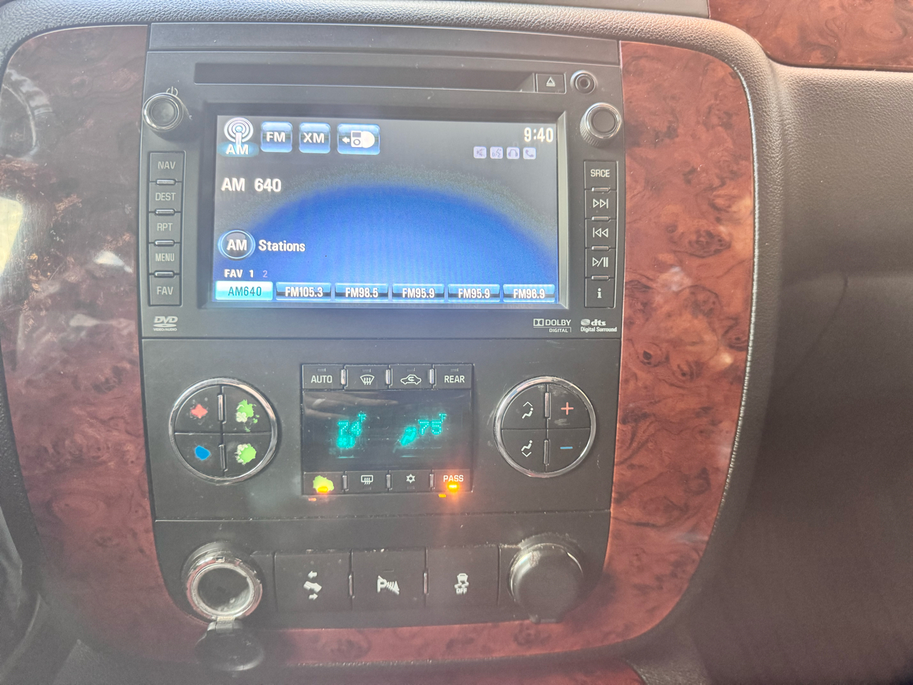 Chevrolet Suburban 4WD 4dr 1500 LTZ 2013 Chevrolet Suburban 4WD 4dr 1500 LTZ 2013