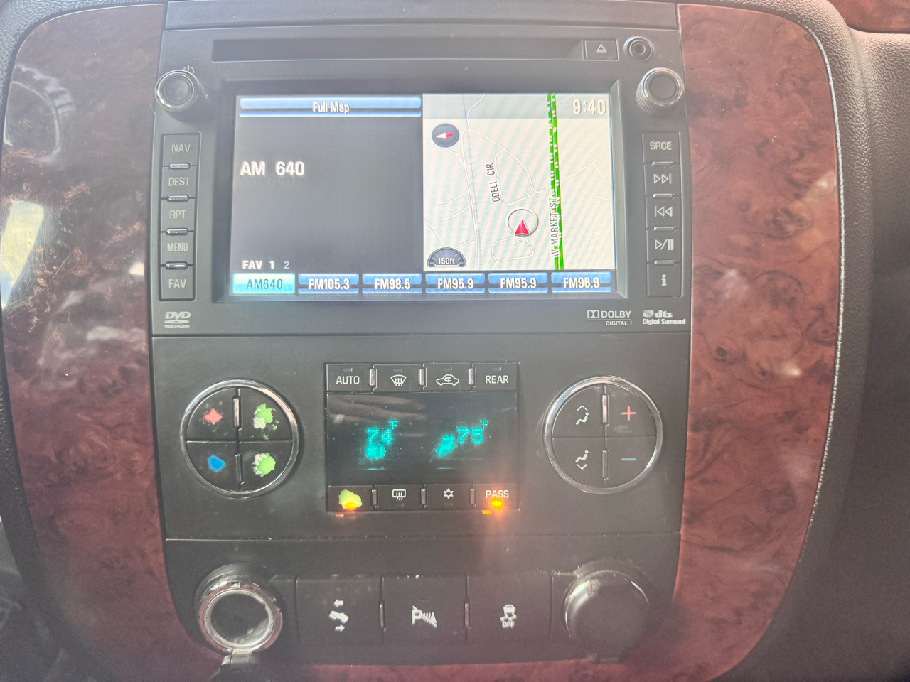 Chevrolet Suburban 4WD 4dr 1500 LTZ 2013 Chevrolet Suburban 4WD 4dr 1500 LTZ 2013