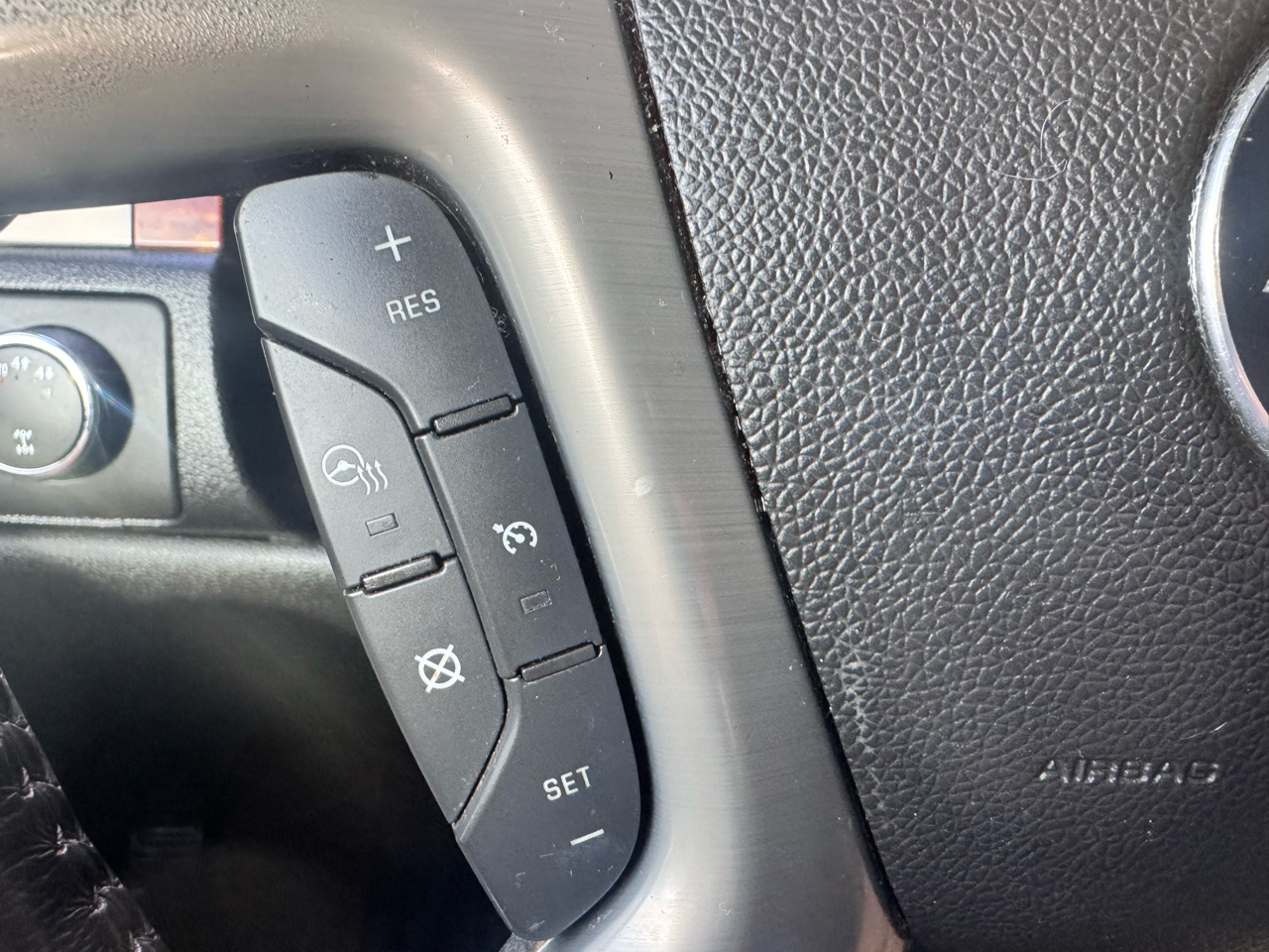 Chevrolet Suburban 4WD 4dr 1500 LTZ 2013 Chevrolet Suburban 4WD 4dr 1500 LTZ 2013