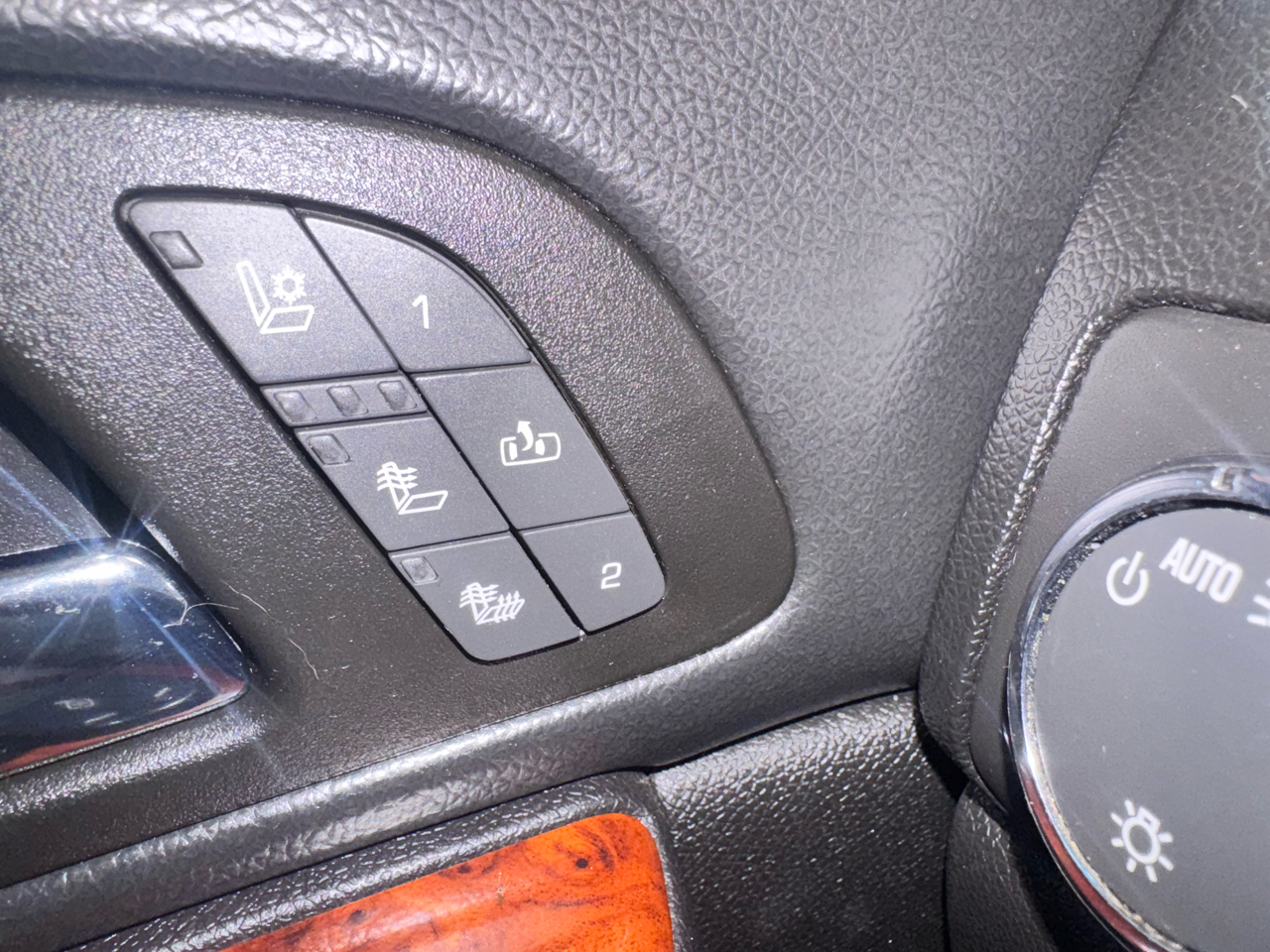 Chevrolet Suburban 4WD 4dr 1500 LTZ 2013 Chevrolet Suburban 4WD 4dr 1500 LTZ 2013