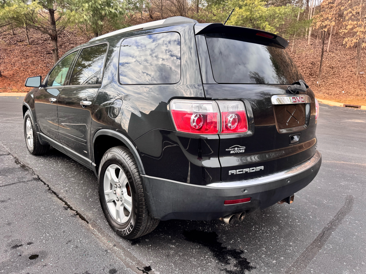 GMC Acadia AWD 4dr SLE 2011